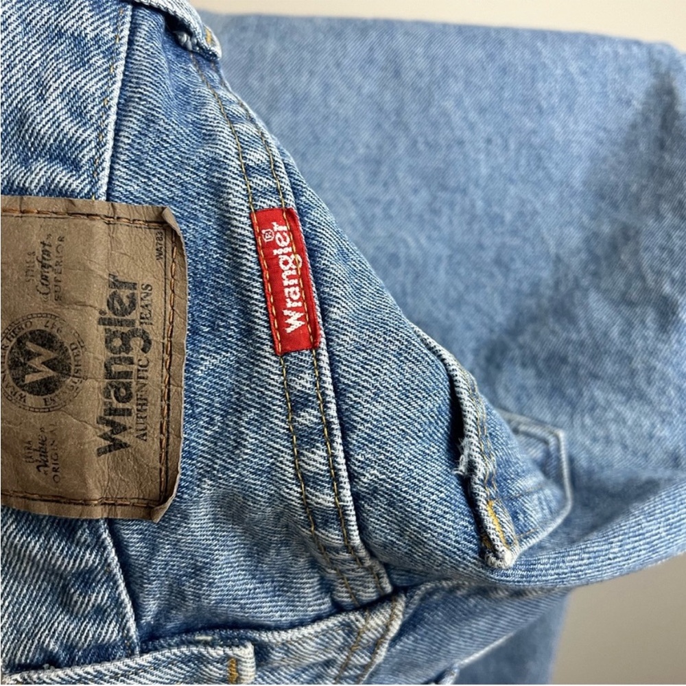 SOLD 🌀 Vintage Wrangler Authentic Blue Jeans; Mens 32x30